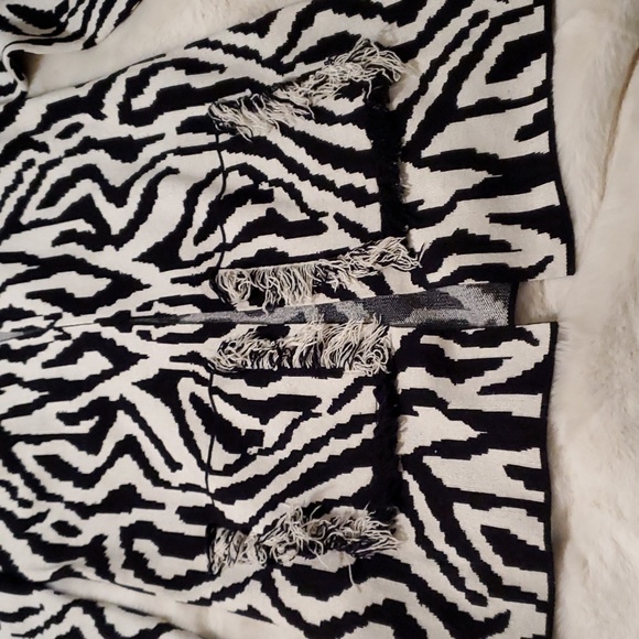 Cyrus Sweater - Picture 2 of 6